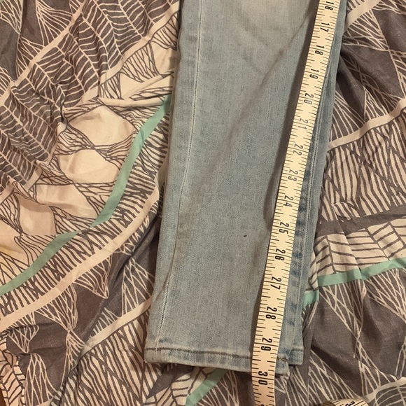 J Crew 9” High-Rise Toothpick Light Wash Jeans, 31 Tall - Picture 4 of 7